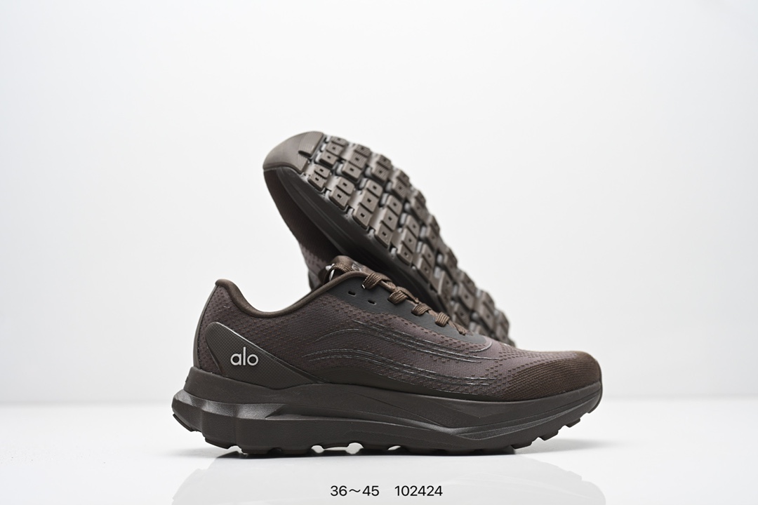 💰160
ALO YOGA RECOVERY MODE 舒适简约小白鞋 防滑耐磨 低帮 运动跑步鞋 男女同款老爹鞋 明星圈很火的alo🤍真的很贵气 质感一绝 鞋垫有一点厚度 小个子秒增高 4-5cm🤩这鞋轻便柔软，日常通勤逛街完全没问题。📢📢📢虽小众 但优雅‼️ Alo 小白鞋🤍🤎一只鞋就有7个Alo品牌的logo（鞋底、鞋侧、鞋舌、鞋跟、鞋垫和鞋底），鞋底有一圈咖啡色点缀的橡胶底，鞋垫巨厚，起码增高3、4厘米，还附赠一副纯白鞋带。#你永远可以相信小白鞋  #Alo瑜伽裤  #我的球鞋日记  #甜出圈的心动好鞋  #得物开新橱窗 ￼alo yoga  #alo女孩  ㅤ#aloyoga  ㅤ#增高小白鞋  #高颜值增高  #aloyoga新品  ㅤ

尺码:  36-45
编码:  102424