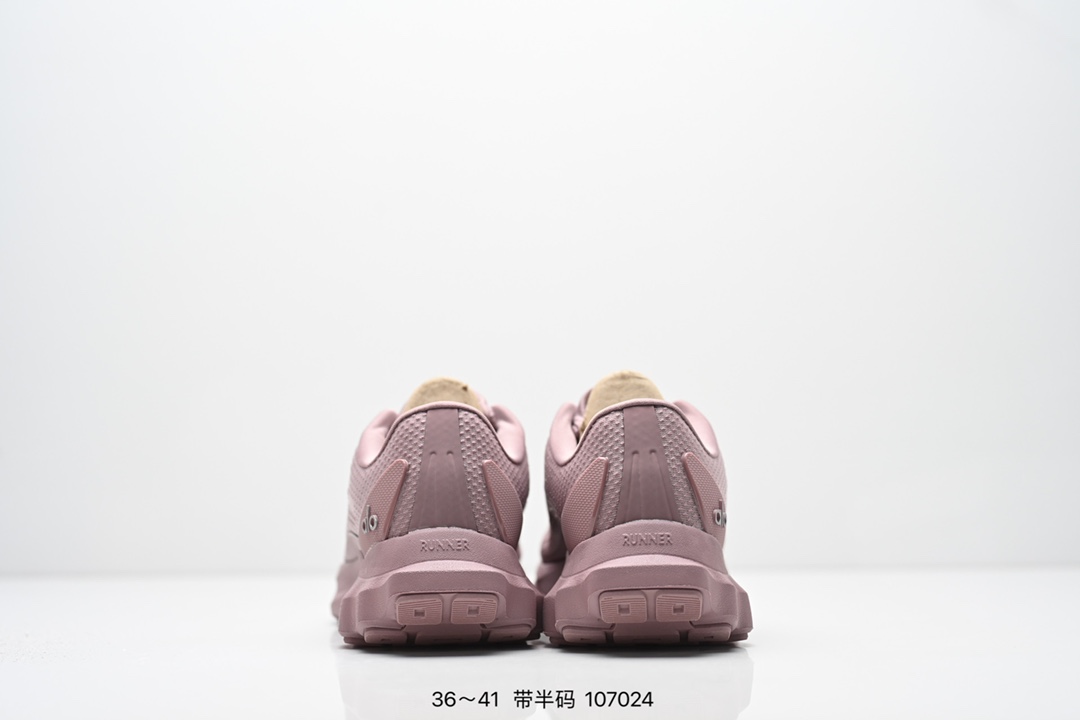 💰160
ALO YOGA RECOVERY MODE 舒适简约小白鞋 防滑耐磨 低帮 运动跑步鞋 男女同款老爹鞋 明星圈很火的alo🤍真的很贵气 质感一绝 鞋垫有一点厚度 小个子秒增高 4-5cm🤩这鞋轻便柔软，日常通勤逛街完全没问题。📢📢📢虽小众 但优雅‼️ Alo 小白鞋🤍🤎一只鞋就有7个Alo品牌的logo（鞋底、鞋侧、鞋舌、鞋跟、鞋垫和鞋底），鞋底有一圈咖啡色点缀的橡胶底，鞋垫巨厚，起码增高3、4厘米，还附赠一副纯白鞋带。#你永远可以相信小白鞋  #Alo瑜伽裤  #我的球鞋日记  #甜出圈的心动好鞋  #得物开新橱窗 ￼alo yoga  #alo女孩  ㅤ#aloyoga  ㅤ#增高小白鞋  #高颜值增高  #aloyoga新品  ㅤ

尺码:  36-41含半码
编码:  107024