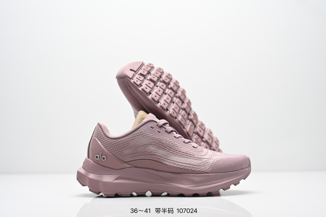 💰160
ALO YOGA RECOVERY MODE 舒适简约小白鞋 防滑耐磨 低帮 运动跑步鞋 男女同款老爹鞋 明星圈很火的alo🤍真的很贵气 质感一绝 鞋垫有一点厚度 小个子秒增高 4-5cm🤩这鞋轻便柔软，日常通勤逛街完全没问题。📢📢📢虽小众 但优雅‼️ Alo 小白鞋🤍🤎一只鞋就有7个Alo品牌的logo（鞋底、鞋侧、鞋舌、鞋跟、鞋垫和鞋底），鞋底有一圈咖啡色点缀的橡胶底，鞋垫巨厚，起码增高3、4厘米，还附赠一副纯白鞋带。#你永远可以相信小白鞋  #Alo瑜伽裤  #我的球鞋日记  #甜出圈的心动好鞋  #得物开新橱窗 ￼alo yoga  #alo女孩  ㅤ#aloyoga  ㅤ#增高小白鞋  #高颜值增高  #aloyoga新品  ㅤ

尺码:  36-41含半码
编码:  107024