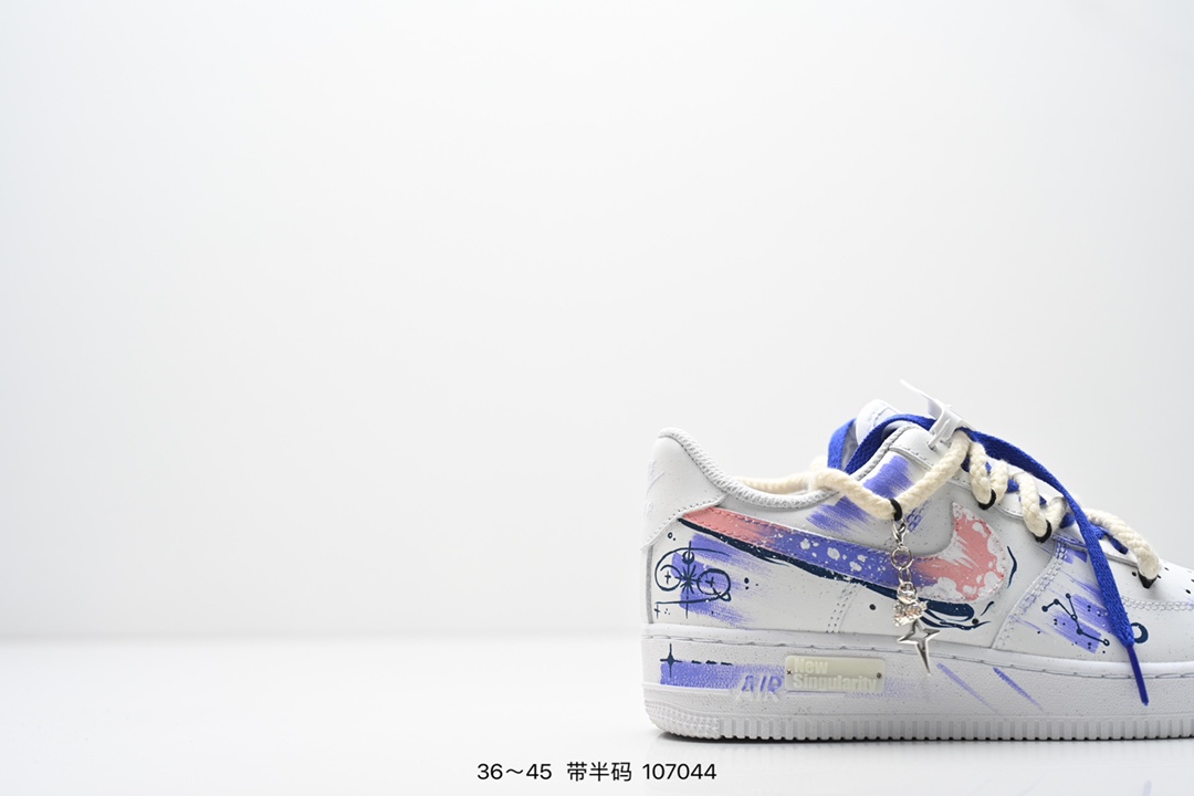 💰260
NIKE AIR FORCE 1‘07 LV8
原楦头原纸板 打造纯正低帮空军版型
专注外贸渠道 全掌内置蜂窝气垫 
原盒配件 原厂中底钢印、拉帮完美
货号：星座521
Size:36～45半
ID:107044