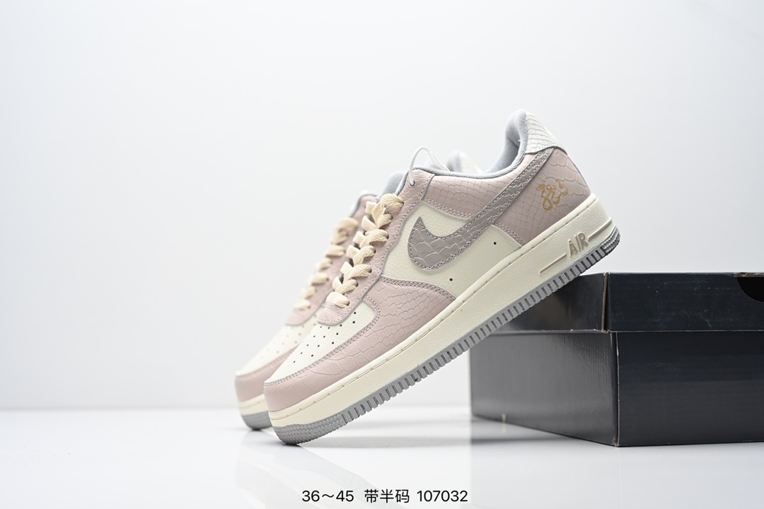 💰200
NK Air Force 1 Low 空军一号低帮休闲板鞋 原厂冲刀皮料切割干净 无任何毛边 打造纯正空军 全掌内置蜂窝气垫 原盒配件 原厂中底钢印、拉帮完美 全套原楦原模倾力打造完美版型
尺码：36～45半
 货号：FQ8714
 编号：107032