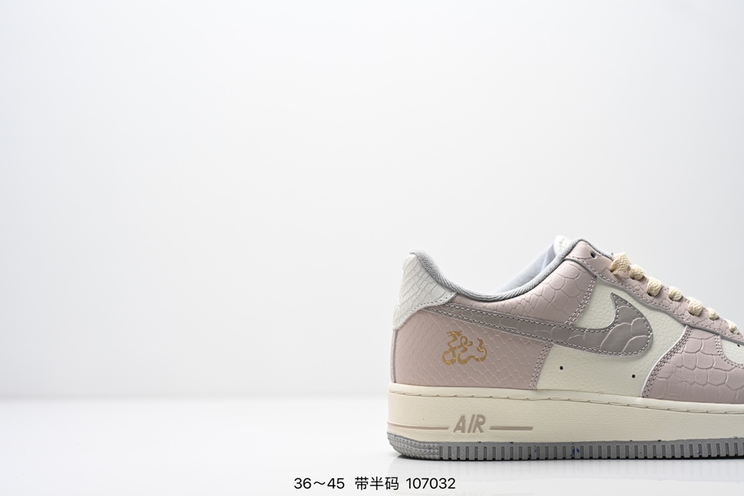💰200
NK Air Force 1 Low 空军一号低帮休闲板鞋 原厂冲刀皮料切割干净 无任何毛边 打造纯正空军 全掌内置蜂窝气垫 原盒配件 原厂中底钢印、拉帮完美 全套原楦原模倾力打造完美版型
尺码：36～45半
 货号：FQ8714
 编号：107032