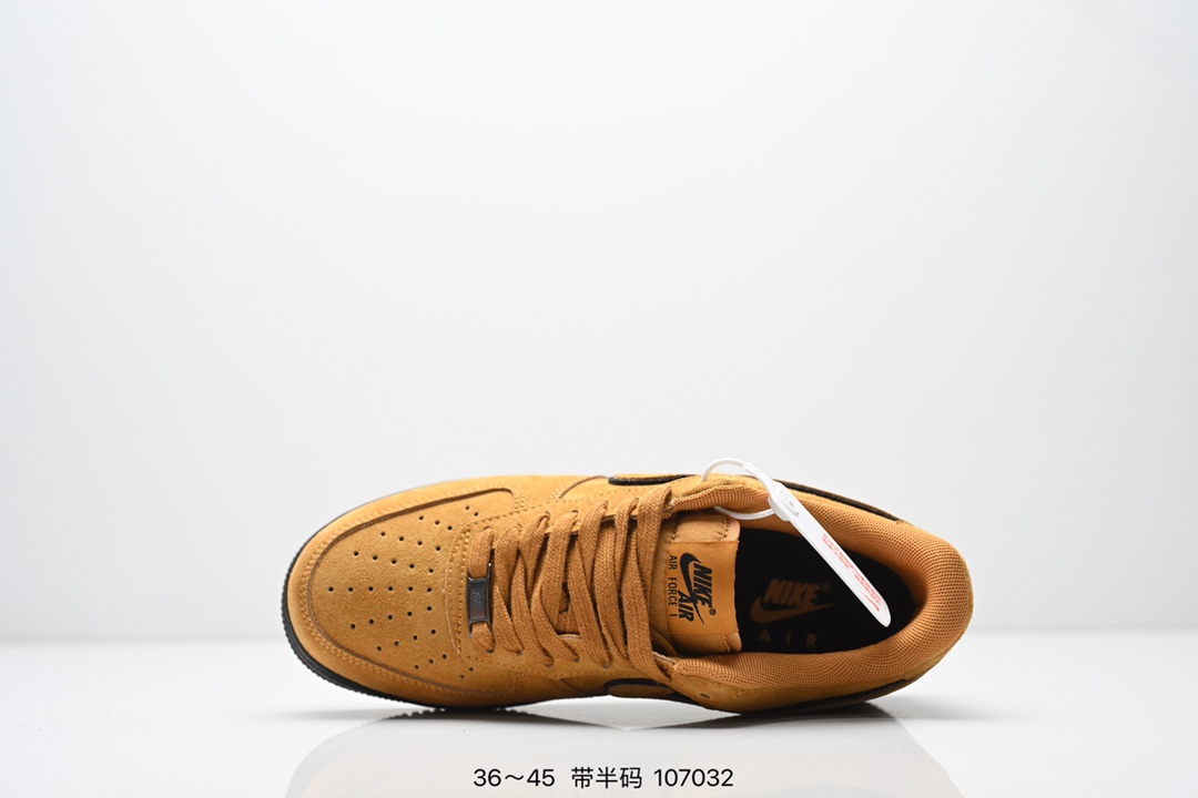 💰200
NK Air Force 1 Low 空军一号低帮休闲板鞋 原厂冲刀皮料切割干净 无任何毛边 打造纯正空军 全掌内置蜂窝气垫 原盒配件 原厂中底钢印、拉帮完美 全套原楦原模倾力打造完美版型
尺码：36～45半
 货号：FQ8714
 编号：107032