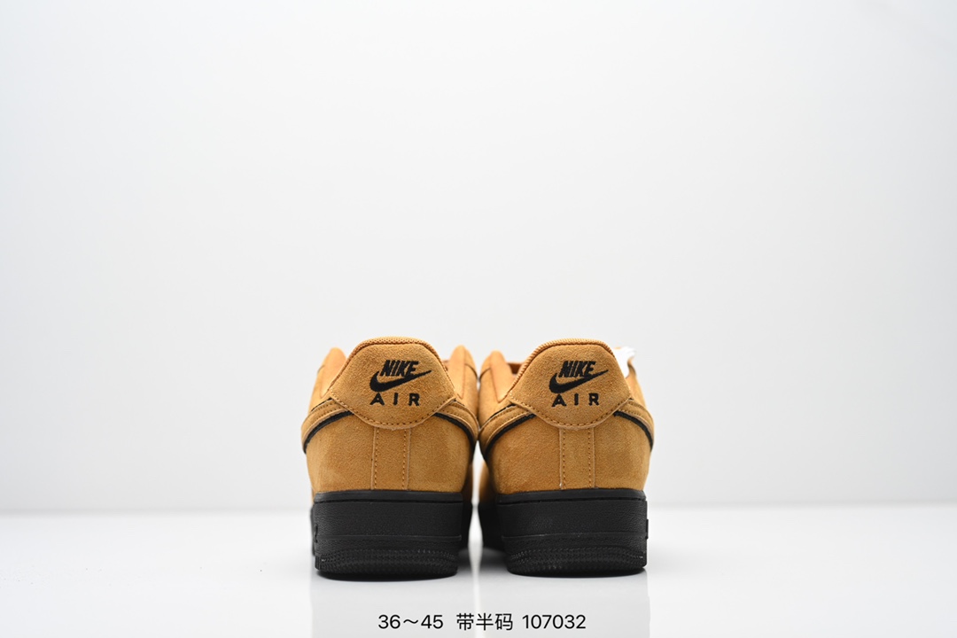 💰200
NK Air Force 1 Low 空军一号低帮休闲板鞋 原厂冲刀皮料切割干净 无任何毛边 打造纯正空军 全掌内置蜂窝气垫 原盒配件 原厂中底钢印、拉帮完美 全套原楦原模倾力打造完美版型
尺码：36～45半
 货号：FQ8714
 编号：107032