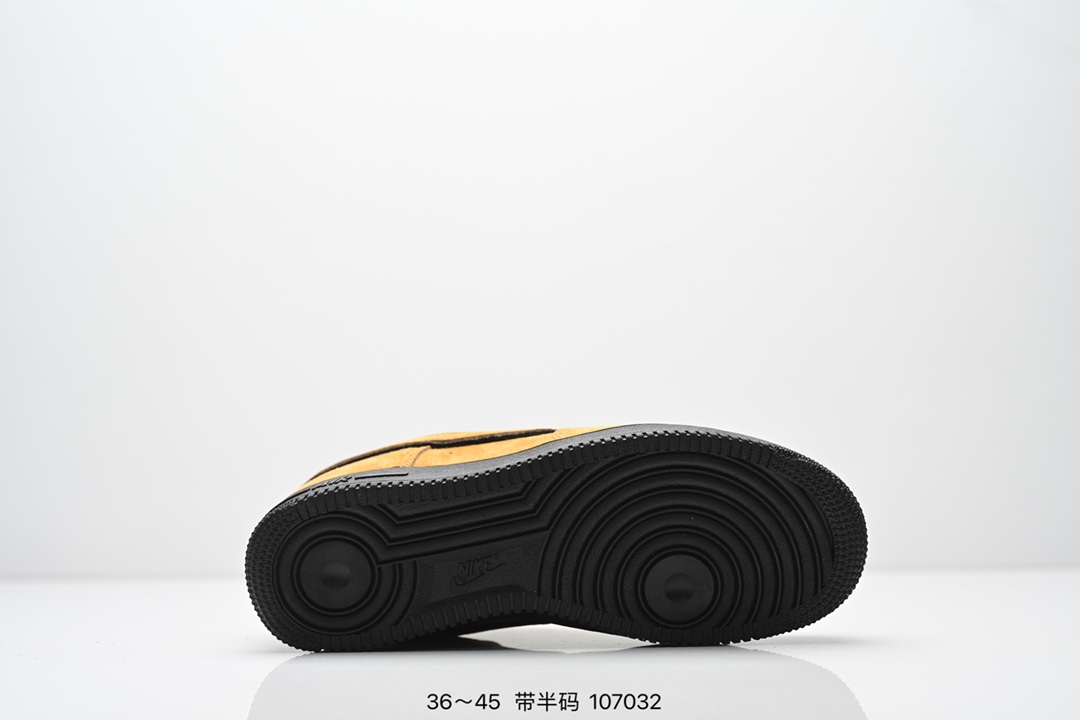 💰200
NK Air Force 1 Low 空军一号低帮休闲板鞋 原厂冲刀皮料切割干净 无任何毛边 打造纯正空军 全掌内置蜂窝气垫 原盒配件 原厂中底钢印、拉帮完美 全套原楦原模倾力打造完美版型
尺码：36～45半
 货号：FQ8714
 编号：107032