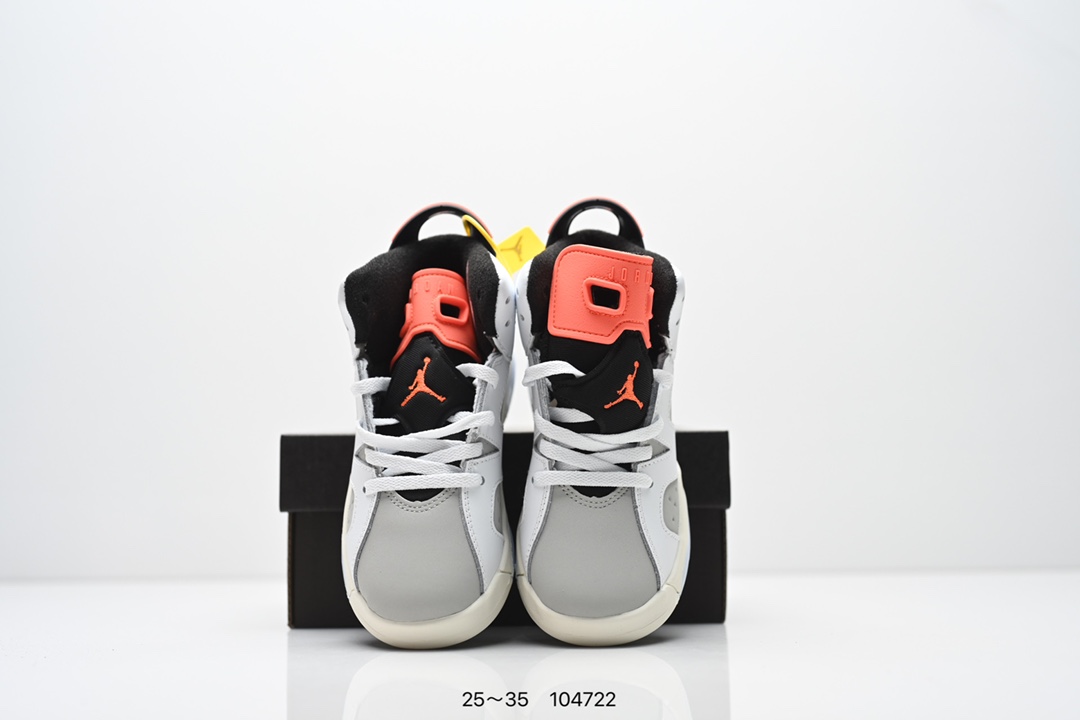 图片[8]-童鞋 Travis Scott Air Jordan 6 British Khaki 夜光反光篮球鞋 全新的 Travis Scott x Air Jordan 6 采用了不同于前作的翻毛皮材质，以棕色色调贯穿全身。红色 Jumpman Logo 居中点缀，鞋舌侧边缀有 Travis Scott Logo，并且极具工装韵味，很好穿搭极具街头辨识度。细节设计与此前大不相同，鞋帮内侧位置以拉链设计妆点，中底上缀有 Travis Scott 经典的笑脸 Logo。最后以乳白色水晶大底收尾，并缀以笑脸 Logo 和镜像的 Travis Scott 字样，完善整体造型设计。 货号：DH0690-200 尺码：25～35-选品中心