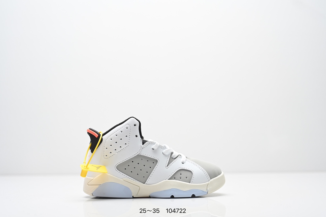 童鞋 Travis Scott Air Jordan 6 British Khaki 夜光反光篮球鞋 全新的 Travis Scott x Air Jordan 6 采用了不同于前作的翻毛皮材质，以棕色色调贯穿全身。红色 Jumpman Logo 居中点缀，鞋舌侧边缀有 Travis Scott Logo，并且极具工装韵味，很好穿搭极具街头辨识度。细节设计与此前大不相同，鞋帮内侧位置以拉链设计妆点，中底上缀有 Travis Scott 经典的笑脸 Logo。最后以乳白色水晶大底收尾，并缀以笑脸 Logo 和镜像的 Travis Scott 字样，完善整体造型设计。 货号：DH0690-200 尺码：25～35-选品中心