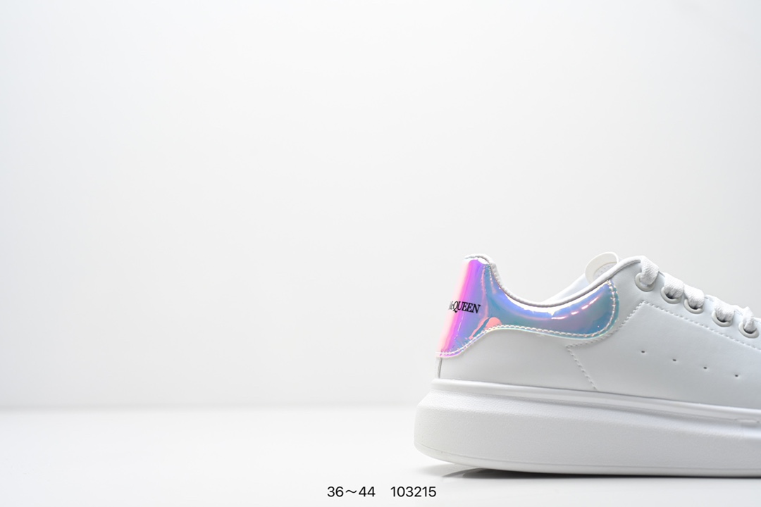 【龙洋专供】 💰130
意大利高奢品牌Alexander McQueen亚历山大·麦昆 Sole Leather Sneakers低帮时装厚底休闲运动小白鞋
货号:553770 WHZ4N 9086
尺码:看图所示
ID:103215