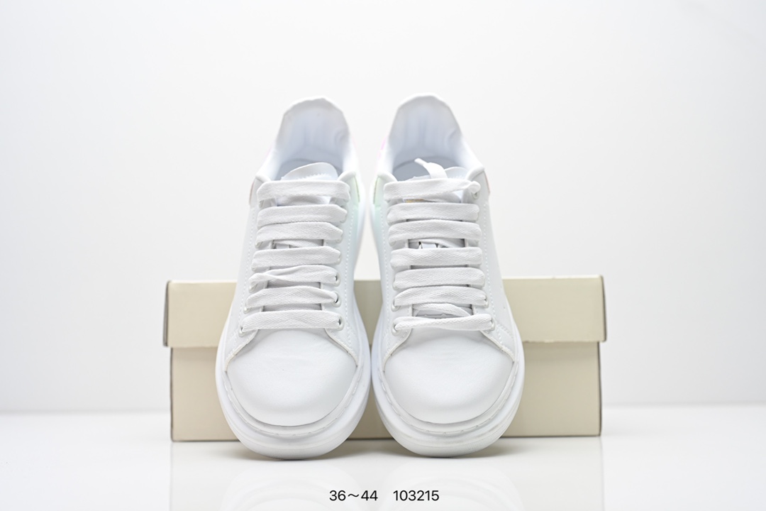 【龙洋专供】 💰130
意大利高奢品牌Alexander McQueen亚历山大·麦昆 Sole Leather Sneakers低帮时装厚底休闲运动小白鞋
货号:553770 WHZ4N 9086
尺码:看图所示
ID:103215