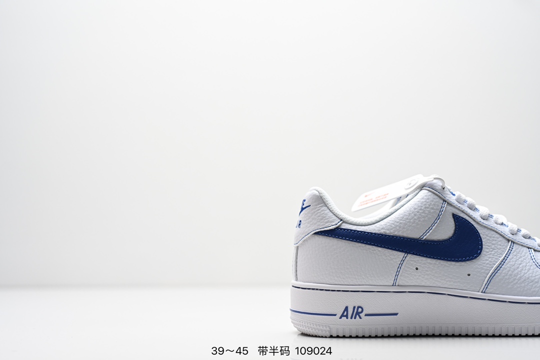 💰160
耐克Nike Air Force 1 Low  空军一号低帮百搭休闲运动板鞋。柔软、弹性十足的缓震性能和出色的中底设计，横跨复古与现代的外型结合，造就出风靡全球三十多年的Force 1。
货号：DD8959-100
尺码:39 40 40.5 41 42 42.5 43 44 45
ID:109024