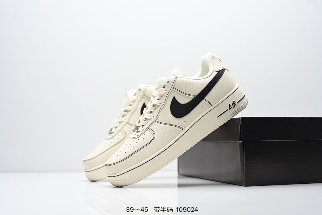 集合💰160
耐克Nike Air Force 1 Low  空军一号低帮百搭休闲运动板鞋。柔软、弹性十足的缓震性能和出色的中底设计，横跨复古与现代的外型结合，造就出风靡全球三十多年的Force 1。
货号：DD8959-100
尺码:39 40 40.5 41 42 42.5 43 44 45
ID:109024