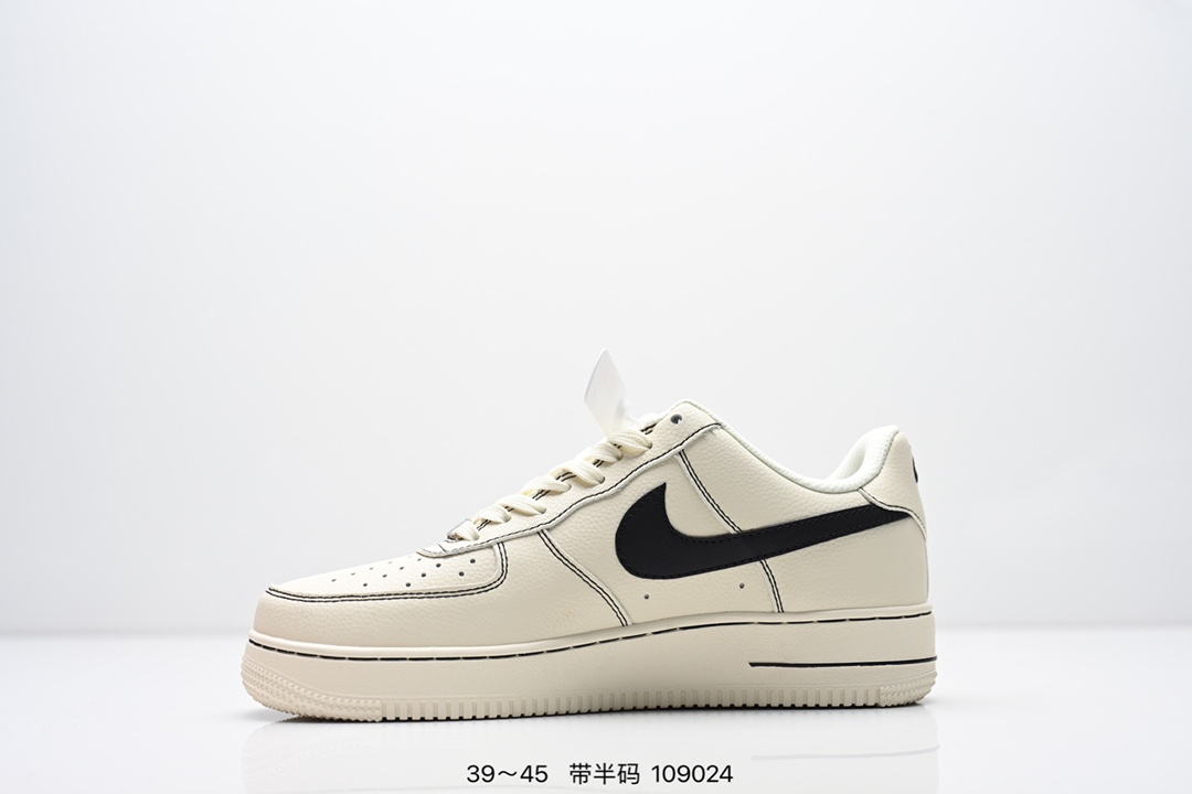 集合💰160
耐克Nike Air Force 1 Low  空军一号低帮百搭休闲运动板鞋。柔软、弹性十足的缓震性能和出色的中底设计，横跨复古与现代的外型结合，造就出风靡全球三十多年的Force 1。
货号：DD8959-100
尺码:39 40 40.5 41 42 42.5 43 44 45
ID:109024