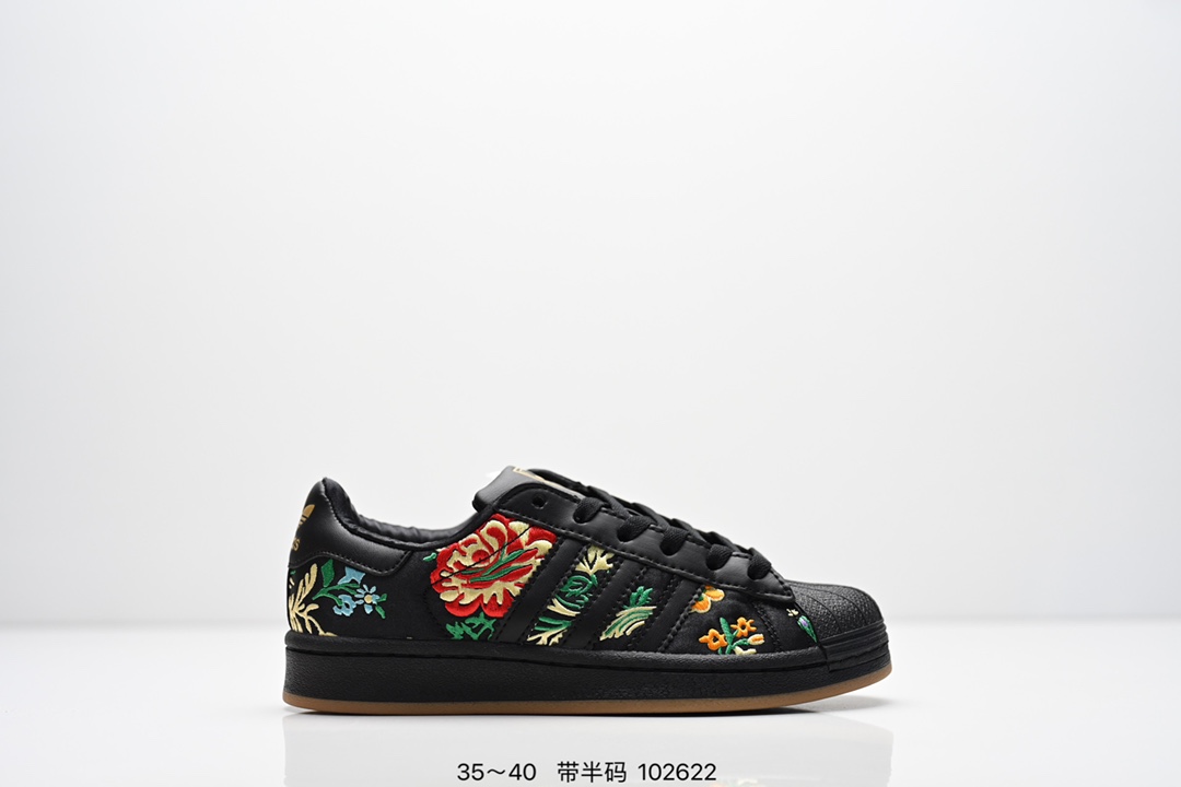 集合💰110
阿迪达斯 adidas Originals Gazelle INdoor 贝壳头 三叶草休闲防滑耐磨低帮板鞋
鞋头出色设计 塑就出众贴合感
稳固的后跟贴合足部曲线设计
软弹舒适 不易磨脚
橡胶鞋底配合防滑纹路设计 平稳抓地
货号：JS4045
尺码:35 36 36.5 37 38 38.5 39 40 40.5 
编号：102622