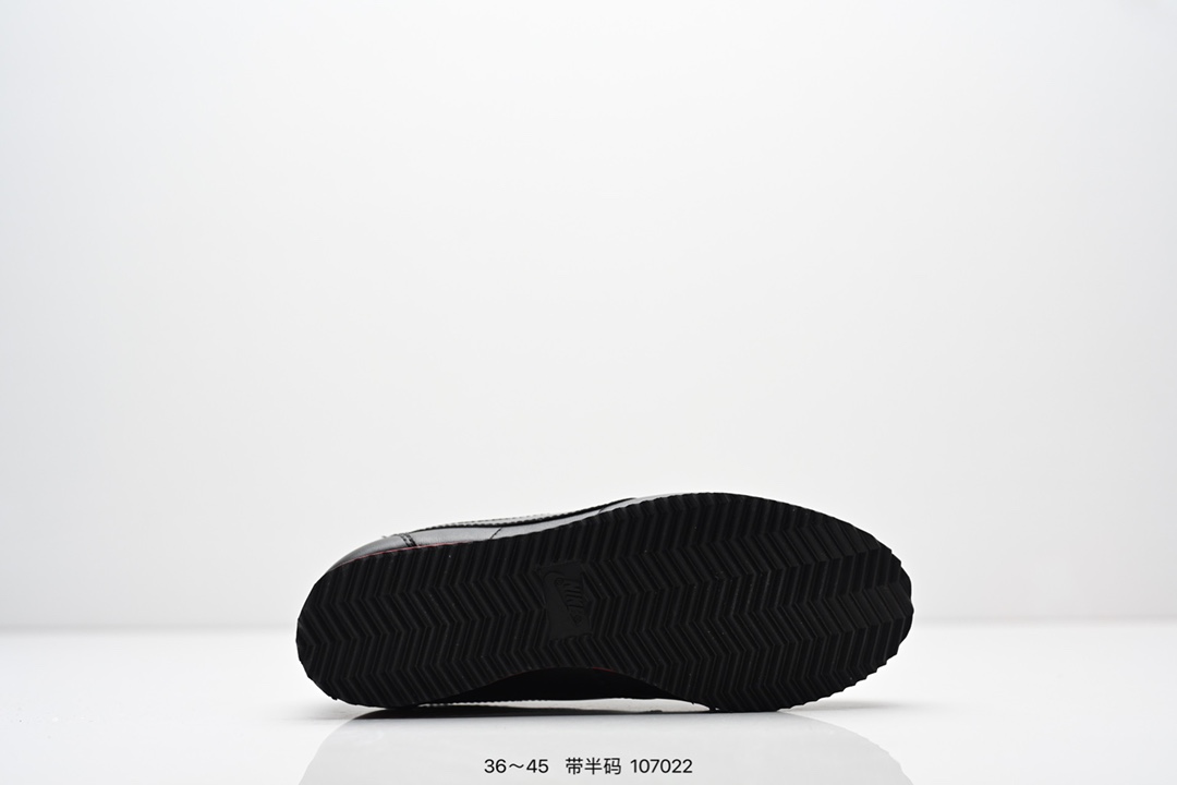 💰110
公司级：Nike Classic Cortez Basic SL耐克经典轻便舒适男子阿甘鞋休闲跑步鞋运动鞋 
纯粹而执着的精神 使得Cortez种在了一代人的心里 无论是否喜欢它复古的鞋型 
货号：905614
尺码：看图所示
ID:107022