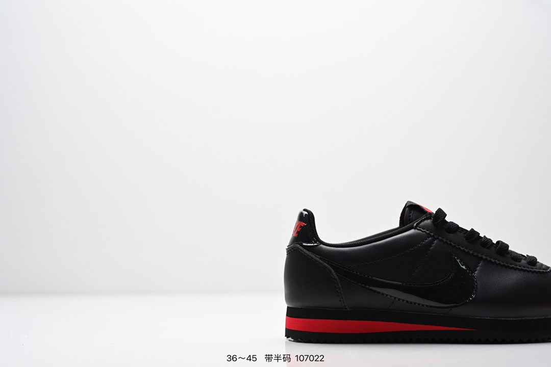 💰110
公司级：Nike Classic Cortez Basic SL耐克经典轻便舒适男子阿甘鞋休闲跑步鞋运动鞋 
纯粹而执着的精神 使得Cortez种在了一代人的心里 无论是否喜欢它复古的鞋型 
货号：905614
尺码：看图所示
ID:107022