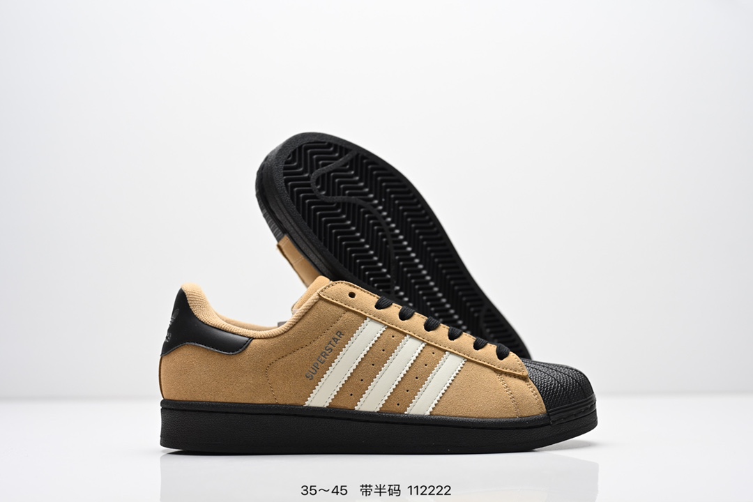 集合💰110
阿迪达斯 ADIDAS SUPERSTAR 82三叶草☘️运动鞋经典贝壳头板鞋 时尚男女鞋
真皮鞋面材质 标志性的贝壳鞋头,锯齿三条纹,简约的线条。就连版型和比例,都在向1982年的鞋款致敬。可谓“形神兼备”的复刻。无论在哪,无论去哪,你或许都需要这样一双既舒适又时尚的鞋。
1970年问世于篮球场的adidas Superstar,集舒适与时尚于一身。这款经典鞋,缀低调图案,灵感源自公共交通地图。设计简约,旨在伴你出行。心动不如行动,系好鞋带,出发吧。
货号: IE4728
码数:如图所示
编码:112222