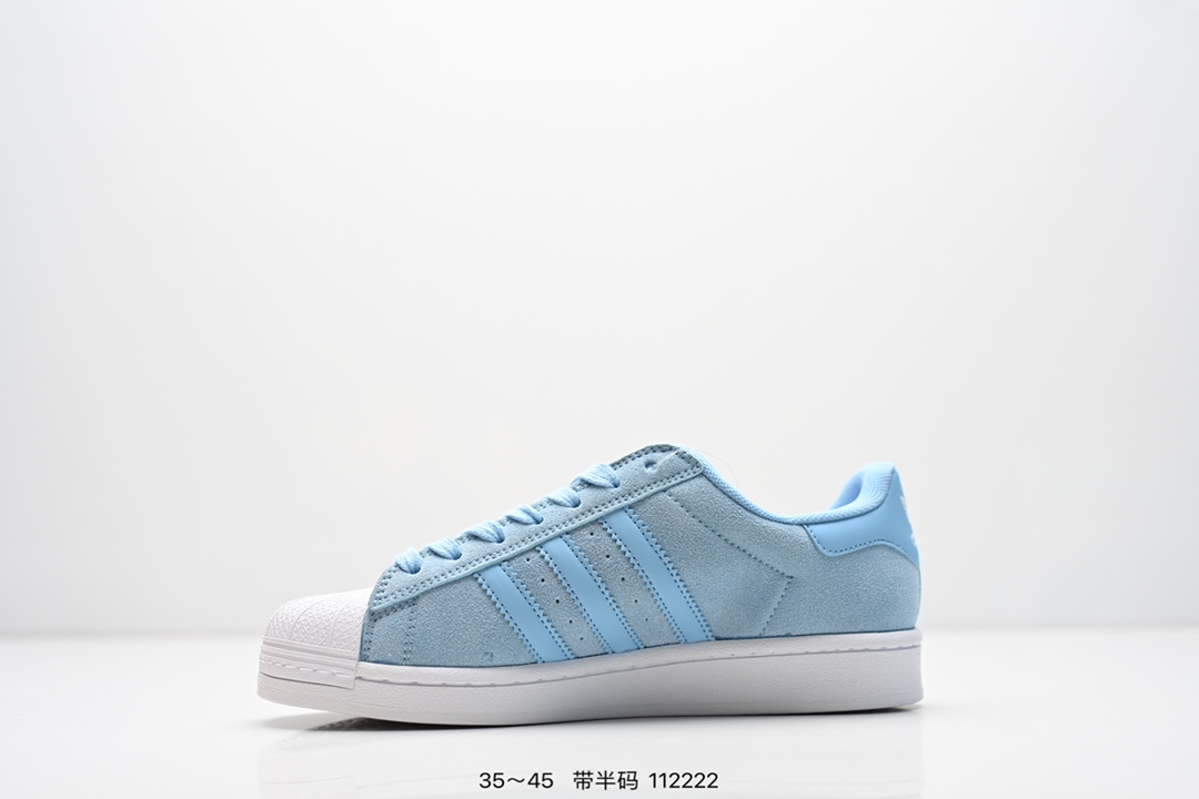 集合💰110
阿迪达斯 ADIDAS SUPERSTAR 82三叶草☘️运动鞋经典贝壳头板鞋 时尚男女鞋
真皮鞋面材质 标志性的贝壳鞋头,锯齿三条纹,简约的线条。就连版型和比例,都在向1982年的鞋款致敬。可谓“形神兼备”的复刻。无论在哪,无论去哪,你或许都需要这样一双既舒适又时尚的鞋。
1970年问世于篮球场的adidas Superstar,集舒适与时尚于一身。这款经典鞋,缀低调图案,灵感源自公共交通地图。设计简约,旨在伴你出行。心动不如行动,系好鞋带,出发吧。
货号: IE4728
码数:如图所示
编码:112222