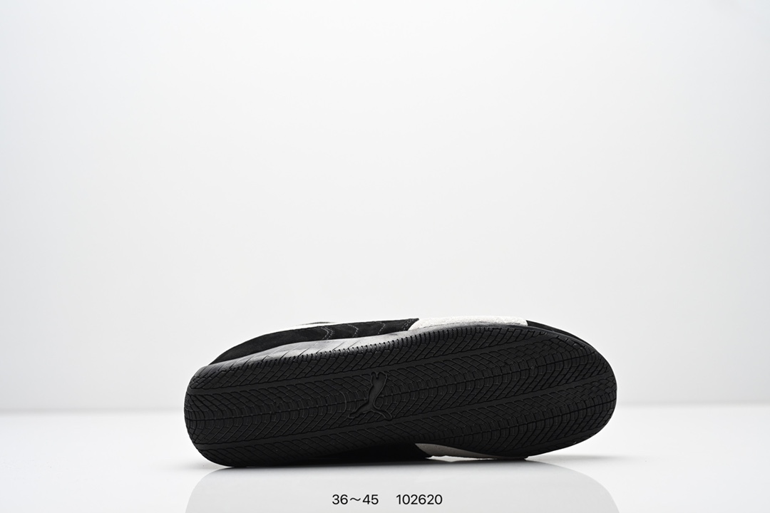  💰200
彪马 OPEN YY x Puma Speedcat合作鞋款  PUMA 联名时尚休闲运动板鞋。这双韩国辣妹疯抢的 Puma，是 OPEN YY 走向全球市场的关键 Speedcat 与其他平底运动鞋相比，更加前卫、性感；本次联名以 PUMA 经典的赛车鞋款「speed cat」为蓝本，将会有粉色与棕色两个版本，且都搭载了麂皮的鞋身与网面进行拼接。选用的长鞋舌也是完美顺应了最近的潮流趋势，复古味道满满。
货号：398846
尺码：36～45
编号：102620