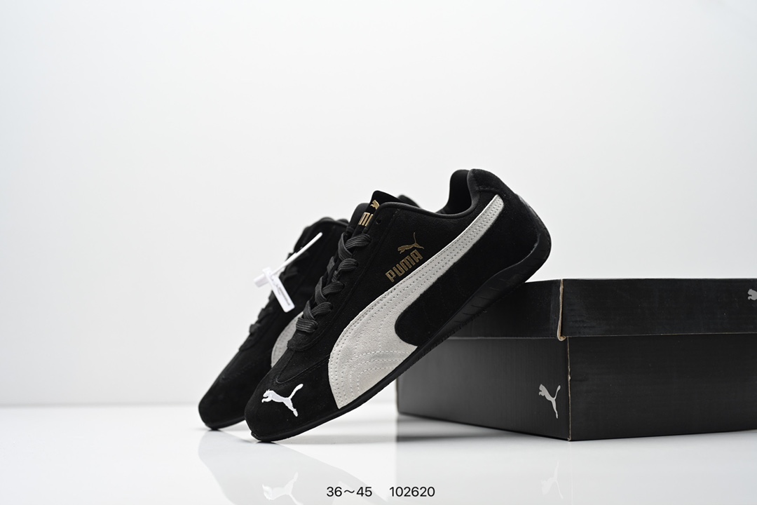  💰200
彪马 OPEN YY x Puma Speedcat合作鞋款  PUMA 联名时尚休闲运动板鞋。这双韩国辣妹疯抢的 Puma，是 OPEN YY 走向全球市场的关键 Speedcat 与其他平底运动鞋相比，更加前卫、性感；本次联名以 PUMA 经典的赛车鞋款「speed cat」为蓝本，将会有粉色与棕色两个版本，且都搭载了麂皮的鞋身与网面进行拼接。选用的长鞋舌也是完美顺应了最近的潮流趋势，复古味道满满。
货号：398846
尺码：36～45
编号：102620