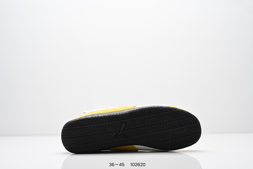  💰200
彪马 OPEN YY x Puma Speedcat合作鞋款  PUMA 联名时尚休闲运动板鞋。这双韩国辣妹疯抢的 Puma，是 OPEN YY 走向全球市场的关键 Speedcat 与其他平底运动鞋相比，更加前卫、性感；本次联名以 PUMA 经典的赛车鞋款「speed cat」为蓝本，将会有粉色与棕色两个版本，且都搭载了麂皮的鞋身与网面进行拼接。选用的长鞋舌也是完美顺应了最近的潮流趋势，复古味道满满。
货号：398846
尺码：36～45
编号：102620