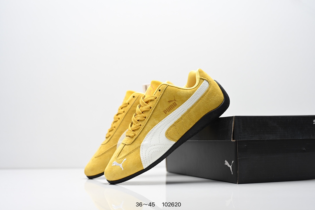  💰200
彪马 OPEN YY x Puma Speedcat合作鞋款  PUMA 联名时尚休闲运动板鞋。这双韩国辣妹疯抢的 Puma，是 OPEN YY 走向全球市场的关键 Speedcat 与其他平底运动鞋相比，更加前卫、性感；本次联名以 PUMA 经典的赛车鞋款「speed cat」为蓝本，将会有粉色与棕色两个版本，且都搭载了麂皮的鞋身与网面进行拼接。选用的长鞋舌也是完美顺应了最近的潮流趋势，复古味道满满。
货号：398846
尺码：36～45
编号：102620