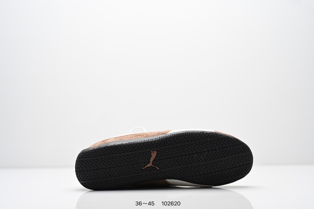  💰200
彪马 OPEN YY x Puma Speedcat合作鞋款  PUMA 联名时尚休闲运动板鞋。这双韩国辣妹疯抢的 Puma，是 OPEN YY 走向全球市场的关键 Speedcat 与其他平底运动鞋相比，更加前卫、性感；本次联名以 PUMA 经典的赛车鞋款「speed cat」为蓝本，将会有粉色与棕色两个版本，且都搭载了麂皮的鞋身与网面进行拼接。选用的长鞋舌也是完美顺应了最近的潮流趋势，复古味道满满。
货号：398846
尺码：36～45
编号：102620