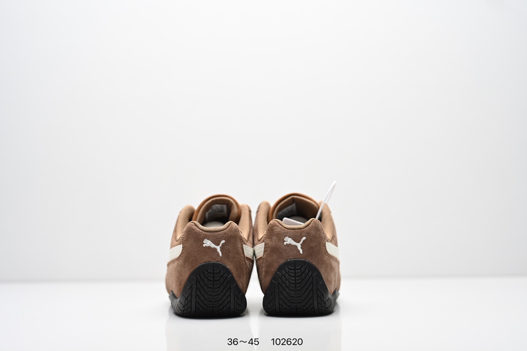  💰200
彪马 OPEN YY x Puma Speedcat合作鞋款  PUMA 联名时尚休闲运动板鞋。这双韩国辣妹疯抢的 Puma，是 OPEN YY 走向全球市场的关键 Speedcat 与其他平底运动鞋相比，更加前卫、性感；本次联名以 PUMA 经典的赛车鞋款「speed cat」为蓝本，将会有粉色与棕色两个版本，且都搭载了麂皮的鞋身与网面进行拼接。选用的长鞋舌也是完美顺应了最近的潮流趋势，复古味道满满。
货号：398846
尺码：36～45
编号：102620