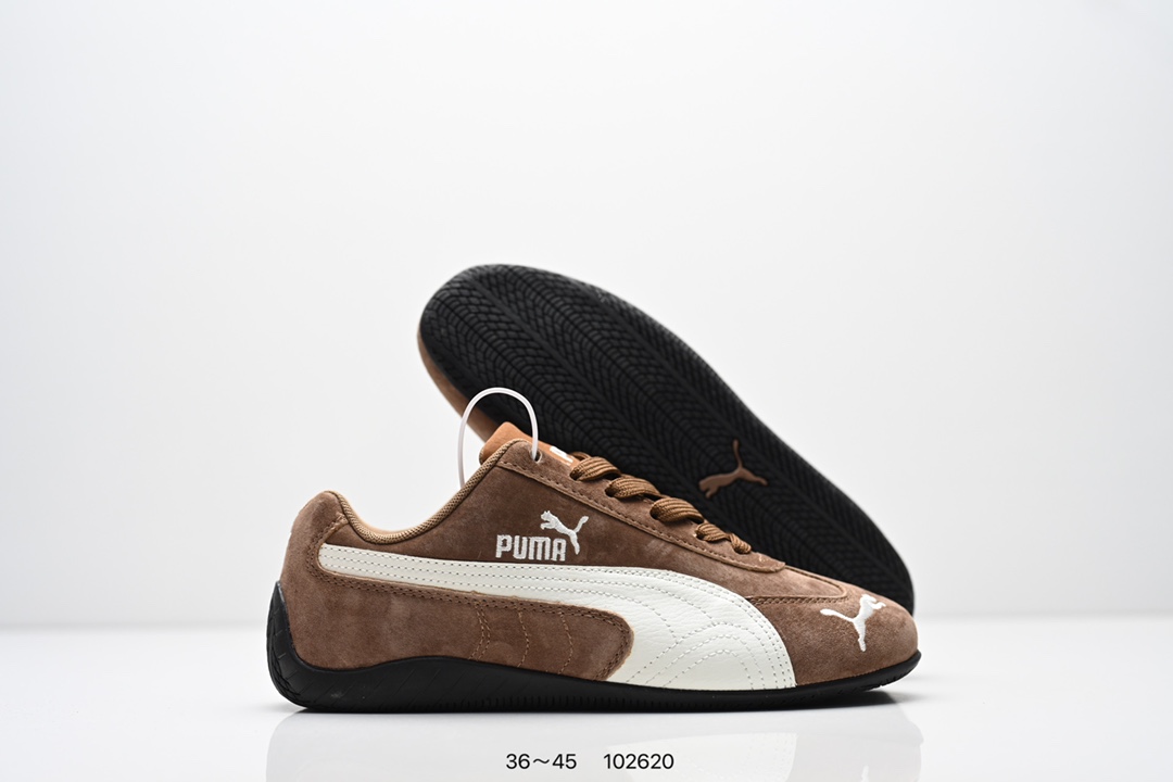  💰200
彪马 OPEN YY x Puma Speedcat合作鞋款  PUMA 联名时尚休闲运动板鞋。这双韩国辣妹疯抢的 Puma，是 OPEN YY 走向全球市场的关键 Speedcat 与其他平底运动鞋相比，更加前卫、性感；本次联名以 PUMA 经典的赛车鞋款「speed cat」为蓝本，将会有粉色与棕色两个版本，且都搭载了麂皮的鞋身与网面进行拼接。选用的长鞋舌也是完美顺应了最近的潮流趋势，复古味道满满。
货号：398846
尺码：36～45
编号：102620