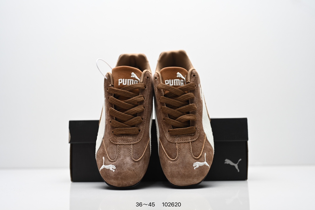  💰200
彪马 OPEN YY x Puma Speedcat合作鞋款  PUMA 联名时尚休闲运动板鞋。这双韩国辣妹疯抢的 Puma，是 OPEN YY 走向全球市场的关键 Speedcat 与其他平底运动鞋相比，更加前卫、性感；本次联名以 PUMA 经典的赛车鞋款「speed cat」为蓝本，将会有粉色与棕色两个版本，且都搭载了麂皮的鞋身与网面进行拼接。选用的长鞋舌也是完美顺应了最近的潮流趋势，复古味道满满。
货号：398846
尺码：36～45
编号：102620