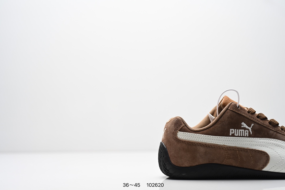  💰200
彪马 OPEN YY x Puma Speedcat合作鞋款  PUMA 联名时尚休闲运动板鞋。这双韩国辣妹疯抢的 Puma，是 OPEN YY 走向全球市场的关键 Speedcat 与其他平底运动鞋相比，更加前卫、性感；本次联名以 PUMA 经典的赛车鞋款「speed cat」为蓝本，将会有粉色与棕色两个版本，且都搭载了麂皮的鞋身与网面进行拼接。选用的长鞋舌也是完美顺应了最近的潮流趋势，复古味道满满。
货号：398846
尺码：36～45
编号：102620