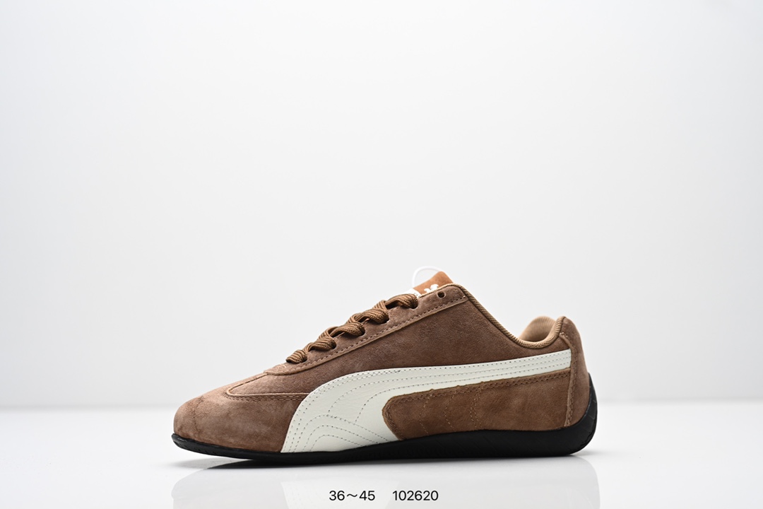  💰200
彪马 OPEN YY x Puma Speedcat合作鞋款  PUMA 联名时尚休闲运动板鞋。这双韩国辣妹疯抢的 Puma，是 OPEN YY 走向全球市场的关键 Speedcat 与其他平底运动鞋相比，更加前卫、性感；本次联名以 PUMA 经典的赛车鞋款「speed cat」为蓝本，将会有粉色与棕色两个版本，且都搭载了麂皮的鞋身与网面进行拼接。选用的长鞋舌也是完美顺应了最近的潮流趋势，复古味道满满。
货号：398846
尺码：36～45
编号：102620