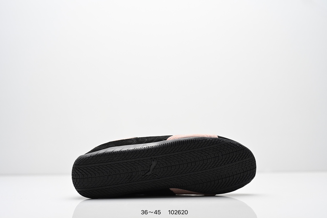  💰200
彪马 OPEN YY x Puma Speedcat合作鞋款  PUMA 联名时尚休闲运动板鞋。这双韩国辣妹疯抢的 Puma，是 OPEN YY 走向全球市场的关键 Speedcat 与其他平底运动鞋相比，更加前卫、性感；本次联名以 PUMA 经典的赛车鞋款「speed cat」为蓝本，将会有粉色与棕色两个版本，且都搭载了麂皮的鞋身与网面进行拼接。选用的长鞋舌也是完美顺应了最近的潮流趋势，复古味道满满。
货号：398846
尺码：36～45
编号：102620
