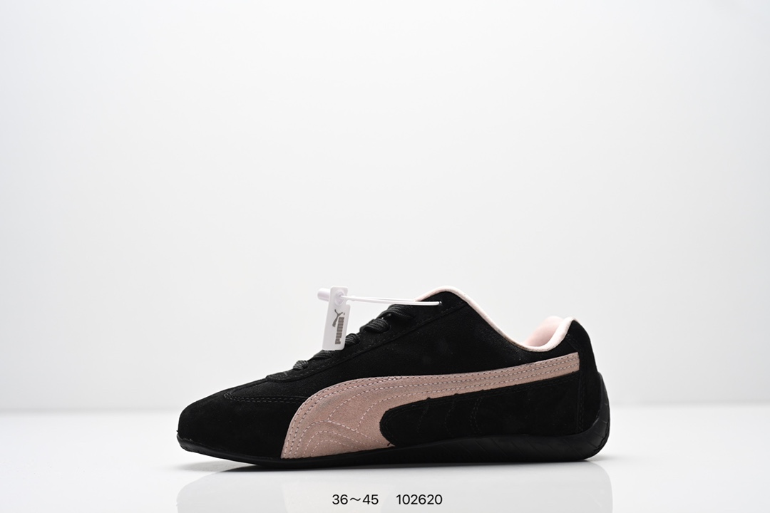  💰200
彪马 OPEN YY x Puma Speedcat合作鞋款  PUMA 联名时尚休闲运动板鞋。这双韩国辣妹疯抢的 Puma，是 OPEN YY 走向全球市场的关键 Speedcat 与其他平底运动鞋相比，更加前卫、性感；本次联名以 PUMA 经典的赛车鞋款「speed cat」为蓝本，将会有粉色与棕色两个版本，且都搭载了麂皮的鞋身与网面进行拼接。选用的长鞋舌也是完美顺应了最近的潮流趋势，复古味道满满。
货号：398846
尺码：36～45
编号：102620