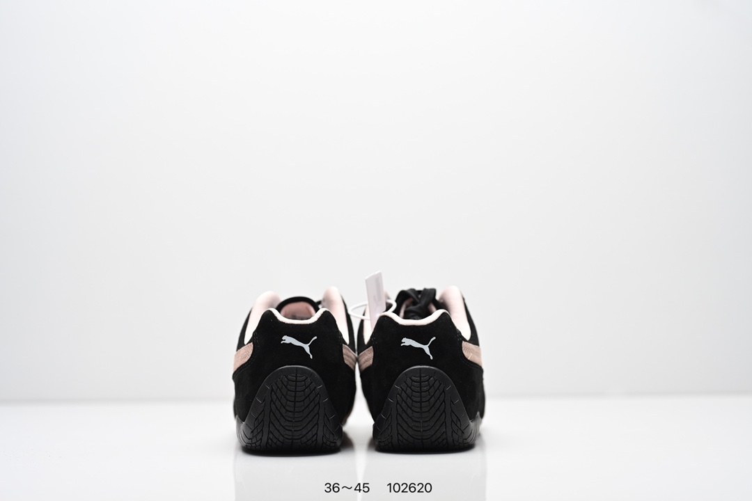  💰200
彪马 OPEN YY x Puma Speedcat合作鞋款  PUMA 联名时尚休闲运动板鞋。这双韩国辣妹疯抢的 Puma，是 OPEN YY 走向全球市场的关键 Speedcat 与其他平底运动鞋相比，更加前卫、性感；本次联名以 PUMA 经典的赛车鞋款「speed cat」为蓝本，将会有粉色与棕色两个版本，且都搭载了麂皮的鞋身与网面进行拼接。选用的长鞋舌也是完美顺应了最近的潮流趋势，复古味道满满。
货号：398846
尺码：36～45
编号：102620