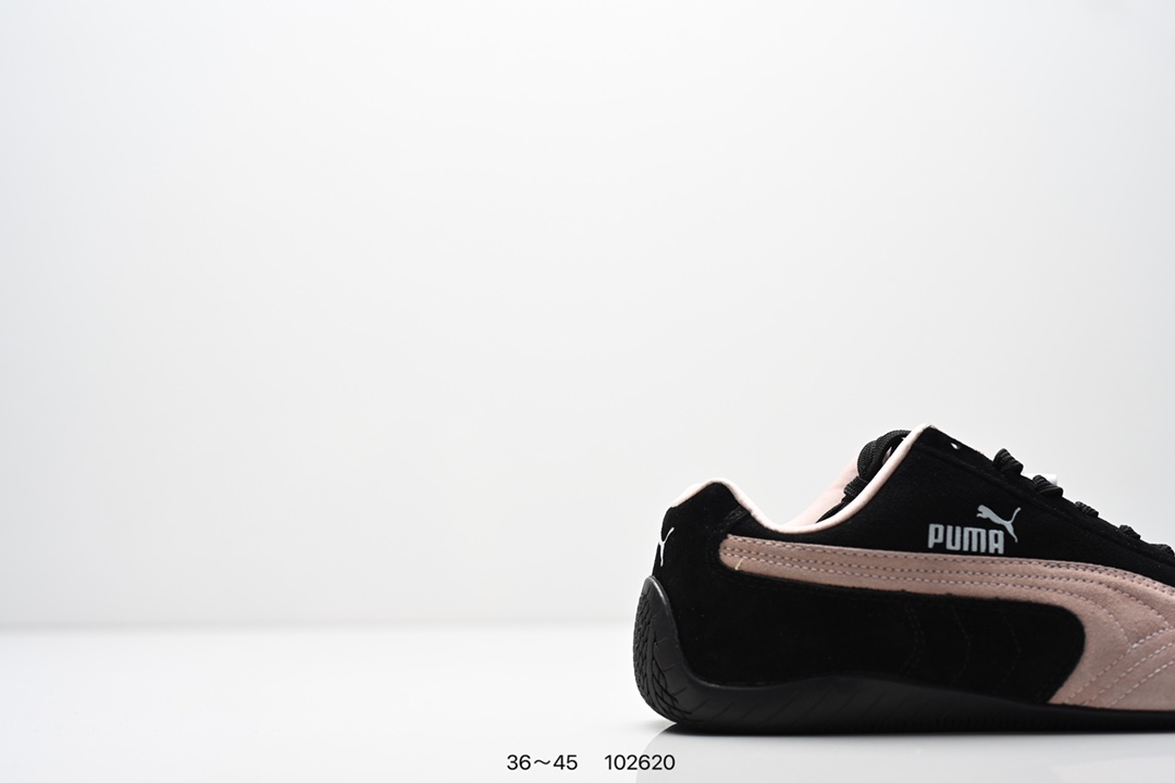  💰200
彪马 OPEN YY x Puma Speedcat合作鞋款  PUMA 联名时尚休闲运动板鞋。这双韩国辣妹疯抢的 Puma，是 OPEN YY 走向全球市场的关键 Speedcat 与其他平底运动鞋相比，更加前卫、性感；本次联名以 PUMA 经典的赛车鞋款「speed cat」为蓝本，将会有粉色与棕色两个版本，且都搭载了麂皮的鞋身与网面进行拼接。选用的长鞋舌也是完美顺应了最近的潮流趋势，复古味道满满。
货号：398846
尺码：36～45
编号：102620