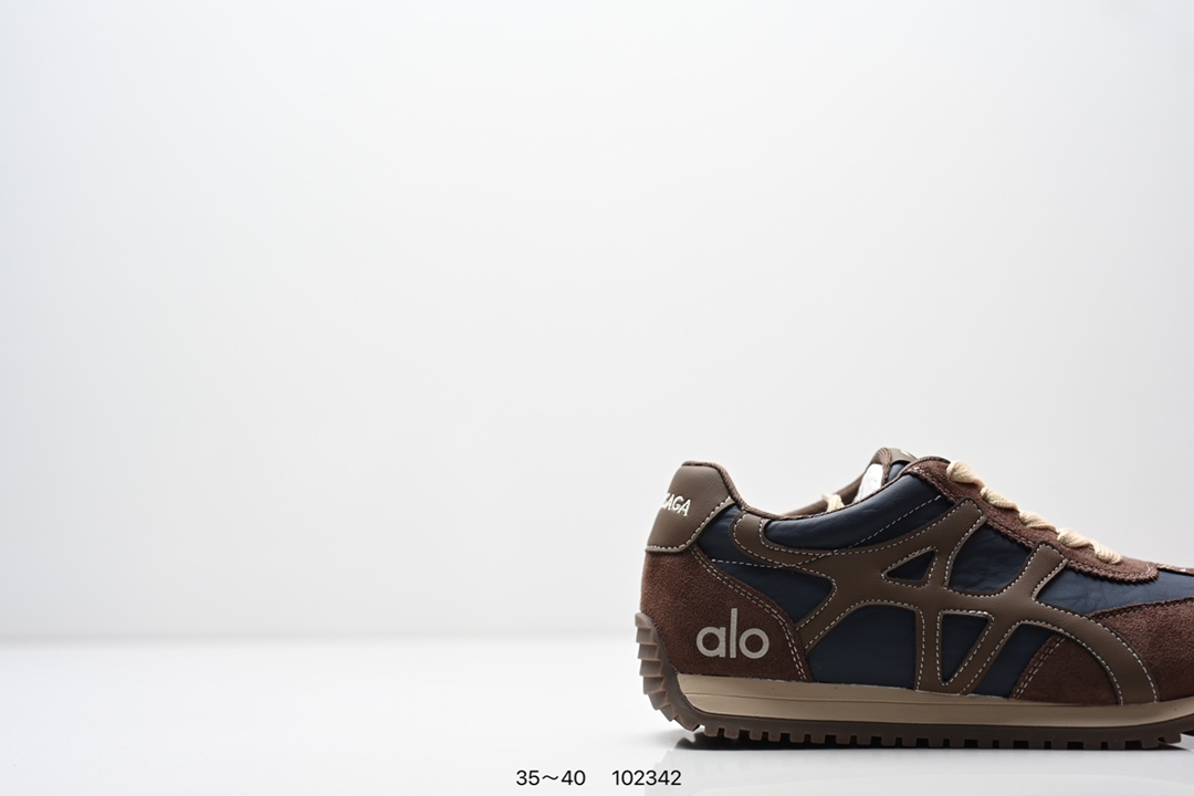 💰250
ALO YOGA RECOVERY MODE 舒适简约小白鞋 防滑耐磨 低帮 运动板鞋 德训鞋 女款 明星圈很火的alo🤍真的很贵气 质感一绝 🤩这鞋轻便柔软，日常通勤逛街完全没问题。📢📢📢虽小众 但优雅‼️ Alo 小白鞋🤍🤎一只鞋就有7个Alo品牌的logo#你永远可以相信小白鞋  #Alo瑜伽裤  #我的球鞋日记  #甜出圈的心动好鞋  #得物开新橱窗 ￼alo yoga  #alo女孩  ㅤ#aloyoga  ㅤ#增高小白鞋  #高颜值增高  #aloyoga新品  ㅤ

尺码:  35-40
编码: 102342