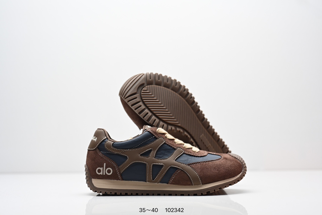 💰250
ALO YOGA RECOVERY MODE 舒适简约小白鞋 防滑耐磨 低帮 运动板鞋 德训鞋 女款 明星圈很火的alo🤍真的很贵气 质感一绝 🤩这鞋轻便柔软，日常通勤逛街完全没问题。📢📢📢虽小众 但优雅‼️ Alo 小白鞋🤍🤎一只鞋就有7个Alo品牌的logo#你永远可以相信小白鞋  #Alo瑜伽裤  #我的球鞋日记  #甜出圈的心动好鞋  #得物开新橱窗 ￼alo yoga  #alo女孩  ㅤ#aloyoga  ㅤ#增高小白鞋  #高颜值增高  #aloyoga新品  ㅤ

尺码:  35-40
编码: 102342