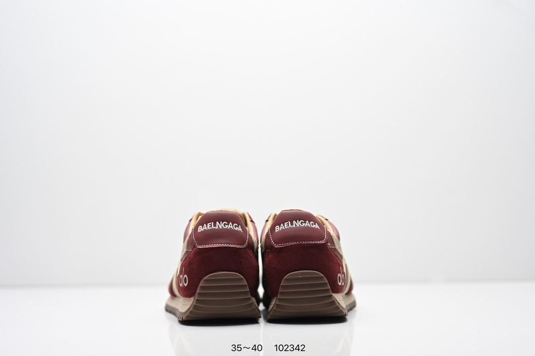 💰250
ALO YOGA RECOVERY MODE 舒适简约小白鞋 防滑耐磨 低帮 运动板鞋 德训鞋 女款 明星圈很火的alo🤍真的很贵气 质感一绝 🤩这鞋轻便柔软，日常通勤逛街完全没问题。📢📢📢虽小众 但优雅‼️ Alo 小白鞋🤍🤎一只鞋就有7个Alo品牌的logo#你永远可以相信小白鞋  #Alo瑜伽裤  #我的球鞋日记  #甜出圈的心动好鞋  #得物开新橱窗 ￼alo yoga  #alo女孩  ㅤ#aloyoga  ㅤ#增高小白鞋  #高颜值增高  #aloyoga新品  ㅤ

尺码:  35-40
编码: 102342