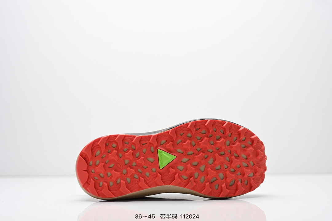 💰160
ASICS GEL-TRABUCO MAX 3 亚瑟士 网面透气 耐磨 越野跑步鞋
这双鞋的外观设计超级吸引人 简约大气 色彩搭配也很时尚 ASICS亚瑟士的独家GEL缓震科技 在跑步过程中感受到前所未有的舒适感 脚底仿佛踩在云端一般轻盈 这双鞋的抓地力也非常出色 无论是湿滑的泥泞小路还是崎岖的山路 它都能牢牢地抓住地面 
货号:1011B976-750
尺码:36 37 37.5 38 39 39.5 40.5 41.5 42 42.5 43.5 44 45
编码：112024