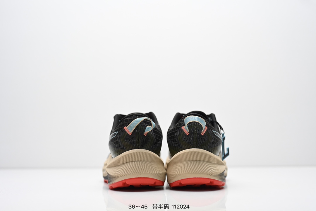💰160
ASICS GEL-TRABUCO MAX 3 亚瑟士 网面透气 耐磨 越野跑步鞋
这双鞋的外观设计超级吸引人 简约大气 色彩搭配也很时尚 ASICS亚瑟士的独家GEL缓震科技 在跑步过程中感受到前所未有的舒适感 脚底仿佛踩在云端一般轻盈 这双鞋的抓地力也非常出色 无论是湿滑的泥泞小路还是崎岖的山路 它都能牢牢地抓住地面 
货号:1011B976-750
尺码:36 37 37.5 38 39 39.5 40.5 41.5 42 42.5 43.5 44 45
编码：112024