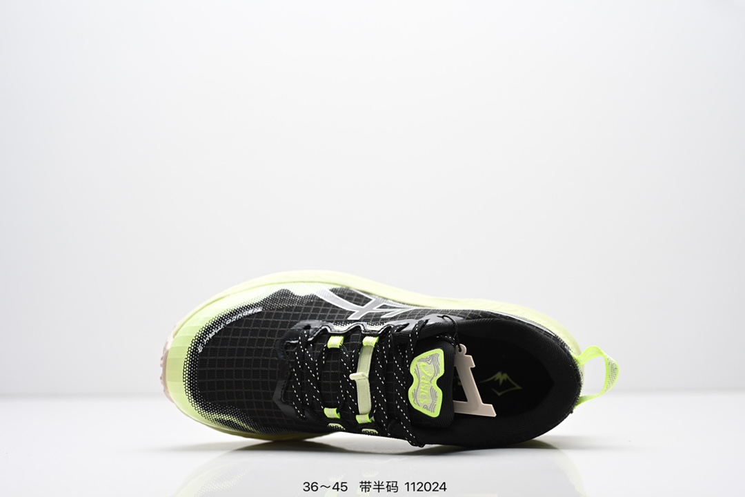 💰160
ASICS GEL-TRABUCO MAX 3 亚瑟士 网面透气 耐磨 越野跑步鞋
这双鞋的外观设计超级吸引人 简约大气 色彩搭配也很时尚 ASICS亚瑟士的独家GEL缓震科技 在跑步过程中感受到前所未有的舒适感 脚底仿佛踩在云端一般轻盈 这双鞋的抓地力也非常出色 无论是湿滑的泥泞小路还是崎岖的山路 它都能牢牢地抓住地面 
货号:1011B976-750
尺码:36 37 37.5 38 39 39.5 40.5 41.5 42 42.5 43.5 44 45
编码：112024
