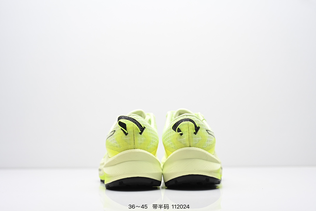 💰160
ASICS GEL-TRABUCO MAX 3 亚瑟士 网面透气 耐磨 越野跑步鞋
这双鞋的外观设计超级吸引人 简约大气 色彩搭配也很时尚 ASICS亚瑟士的独家GEL缓震科技 在跑步过程中感受到前所未有的舒适感 脚底仿佛踩在云端一般轻盈 这双鞋的抓地力也非常出色 无论是湿滑的泥泞小路还是崎岖的山路 它都能牢牢地抓住地面 
货号:1011B976-750
尺码:36 37 37.5 38 39 39.5 40.5 41.5 42 42.5 43.5 44 45
编码：112024