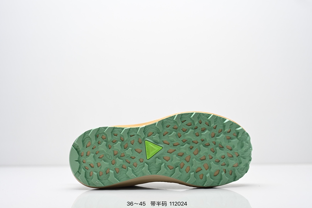 💰160
ASICS GEL-TRABUCO MAX 3 亚瑟士 网面透气 耐磨 越野跑步鞋
这双鞋的外观设计超级吸引人 简约大气 色彩搭配也很时尚 ASICS亚瑟士的独家GEL缓震科技 在跑步过程中感受到前所未有的舒适感 脚底仿佛踩在云端一般轻盈 这双鞋的抓地力也非常出色 无论是湿滑的泥泞小路还是崎岖的山路 它都能牢牢地抓住地面 
货号:1011B976-750
尺码:36 37 37.5 38 39 39.5 40.5 41.5 42 42.5 43.5 44 45
编码：112024