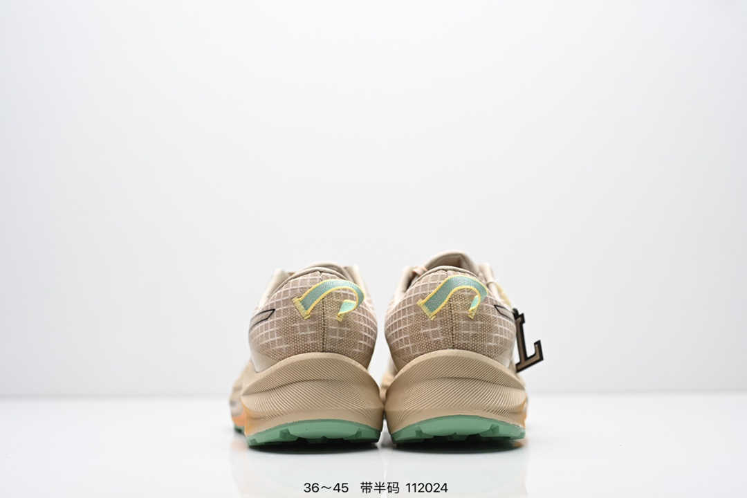 💰160
ASICS GEL-TRABUCO MAX 3 亚瑟士 网面透气 耐磨 越野跑步鞋
这双鞋的外观设计超级吸引人 简约大气 色彩搭配也很时尚 ASICS亚瑟士的独家GEL缓震科技 在跑步过程中感受到前所未有的舒适感 脚底仿佛踩在云端一般轻盈 这双鞋的抓地力也非常出色 无论是湿滑的泥泞小路还是崎岖的山路 它都能牢牢地抓住地面 
货号:1011B976-750
尺码:36 37 37.5 38 39 39.5 40.5 41.5 42 42.5 43.5 44 45
编码：112024