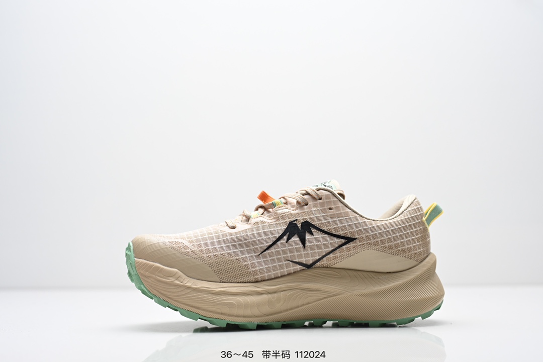 💰160
ASICS GEL-TRABUCO MAX 3 亚瑟士 网面透气 耐磨 越野跑步鞋
这双鞋的外观设计超级吸引人 简约大气 色彩搭配也很时尚 ASICS亚瑟士的独家GEL缓震科技 在跑步过程中感受到前所未有的舒适感 脚底仿佛踩在云端一般轻盈 这双鞋的抓地力也非常出色 无论是湿滑的泥泞小路还是崎岖的山路 它都能牢牢地抓住地面 
货号:1011B976-750
尺码:36 37 37.5 38 39 39.5 40.5 41.5 42 42.5 43.5 44 45
编码：112024