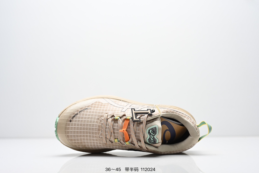💰160
ASICS GEL-TRABUCO MAX 3 亚瑟士 网面透气 耐磨 越野跑步鞋
这双鞋的外观设计超级吸引人 简约大气 色彩搭配也很时尚 ASICS亚瑟士的独家GEL缓震科技 在跑步过程中感受到前所未有的舒适感 脚底仿佛踩在云端一般轻盈 这双鞋的抓地力也非常出色 无论是湿滑的泥泞小路还是崎岖的山路 它都能牢牢地抓住地面 
货号:1011B976-750
尺码:36 37 37.5 38 39 39.5 40.5 41.5 42 42.5 43.5 44 45
编码：112024
