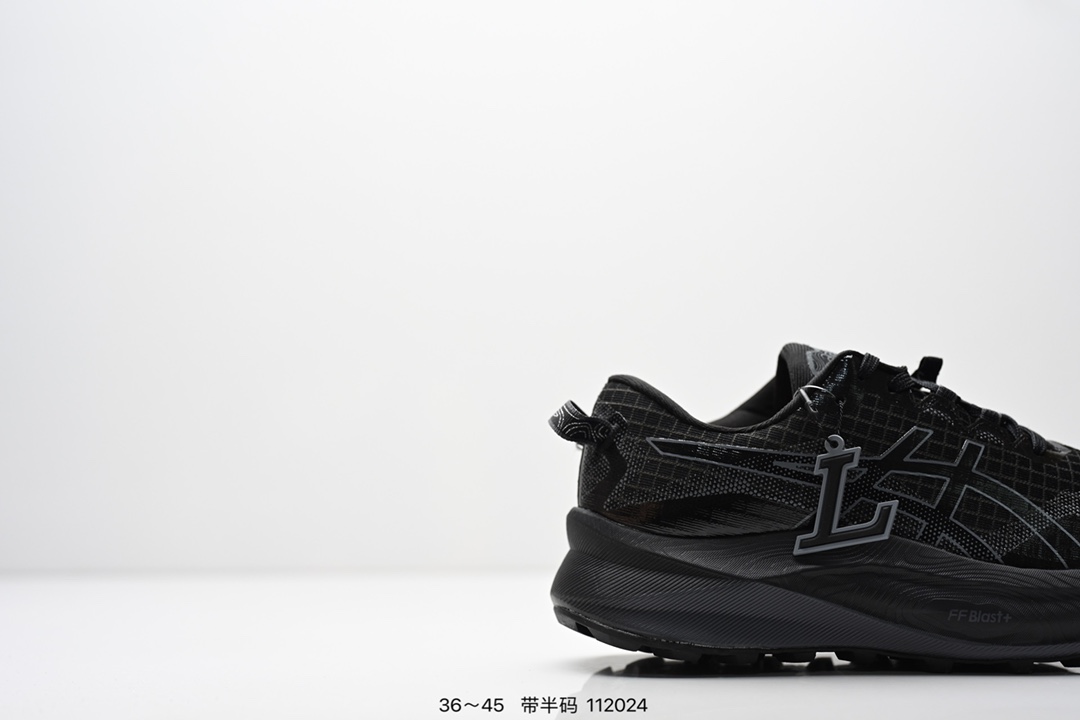 💰160
ASICS GEL-TRABUCO MAX 3 亚瑟士 网面透气 耐磨 越野跑步鞋
这双鞋的外观设计超级吸引人 简约大气 色彩搭配也很时尚 ASICS亚瑟士的独家GEL缓震科技 在跑步过程中感受到前所未有的舒适感 脚底仿佛踩在云端一般轻盈 这双鞋的抓地力也非常出色 无论是湿滑的泥泞小路还是崎岖的山路 它都能牢牢地抓住地面 
货号:1011B976-750
尺码:36 37 37.5 38 39 39.5 40.5 41.5 42 42.5 43.5 44 45
编码：112024