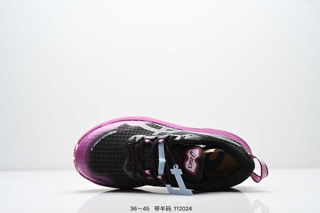💰160
ASICS GEL-TRABUCO MAX 3 亚瑟士 网面透气 耐磨 越野跑步鞋
这双鞋的外观设计超级吸引人 简约大气 色彩搭配也很时尚 ASICS亚瑟士的独家GEL缓震科技 在跑步过程中感受到前所未有的舒适感 脚底仿佛踩在云端一般轻盈 这双鞋的抓地力也非常出色 无论是湿滑的泥泞小路还是崎岖的山路 它都能牢牢地抓住地面 
货号:1011B976-750
尺码:36 37 37.5 38 39 39.5 40.5 41.5 42 42.5 43.5 44 45
编码：112024