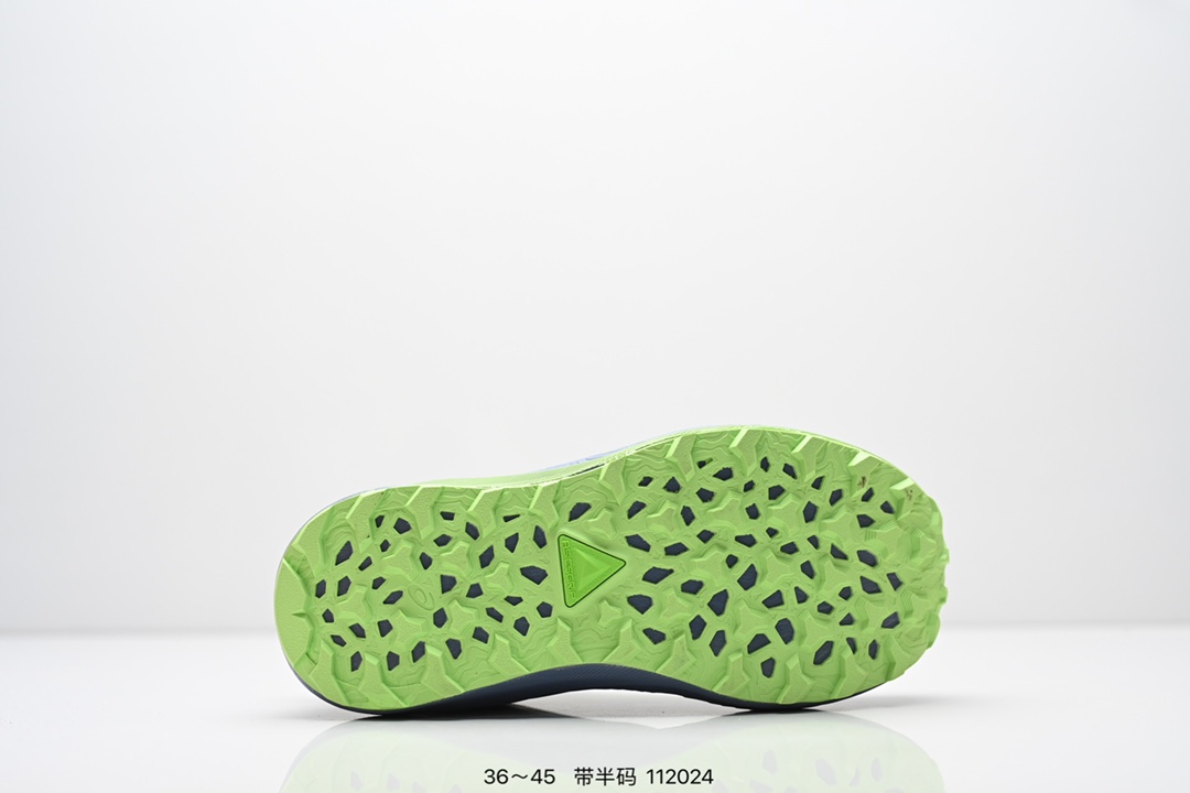 💰160
ASICS GEL-TRABUCO MAX 3 亚瑟士 网面透气 耐磨 越野跑步鞋
这双鞋的外观设计超级吸引人 简约大气 色彩搭配也很时尚 ASICS亚瑟士的独家GEL缓震科技 在跑步过程中感受到前所未有的舒适感 脚底仿佛踩在云端一般轻盈 这双鞋的抓地力也非常出色 无论是湿滑的泥泞小路还是崎岖的山路 它都能牢牢地抓住地面 
货号:1011B976-750
尺码:36 37 37.5 38 39 39.5 40.5 41.5 42 42.5 43.5 44 45
编码：112024