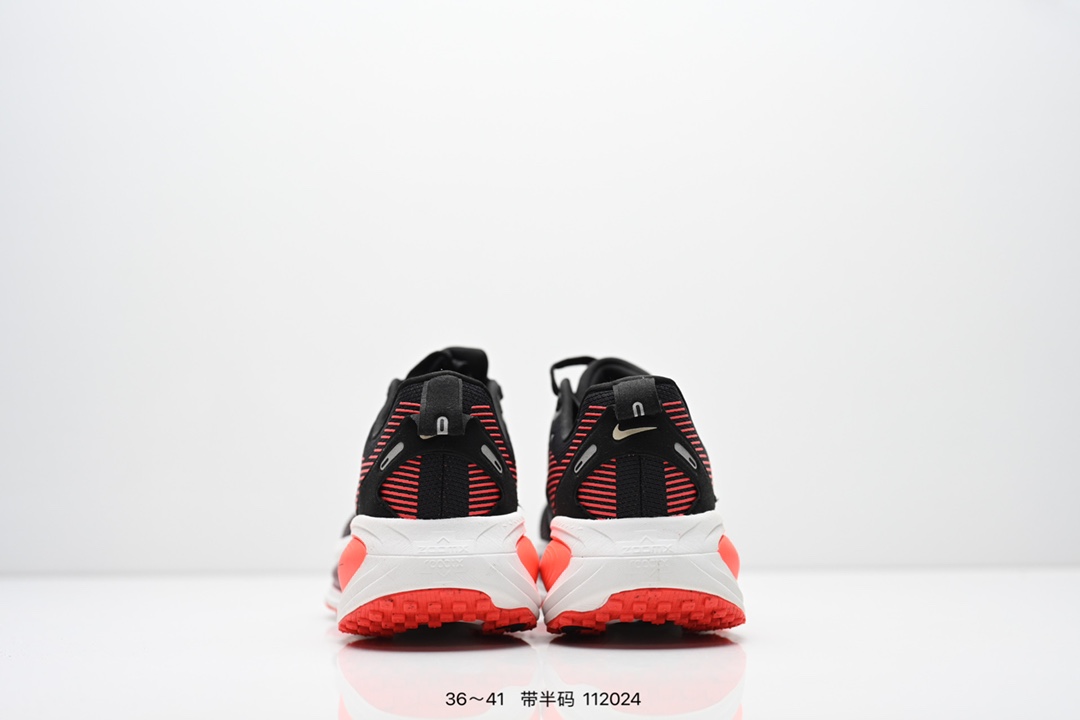 💰160
Nike VOMERO 18X 轻盈跑鞋
公司级顶级版本 Nike VOMERO 18 舒适百搭防滑耐磨 低帮 休闲跑步鞋男女同款
货号：IH3634 
尺码：36 36.5 37.5 38 38.5 39 40 40.5 41
编码：112024
